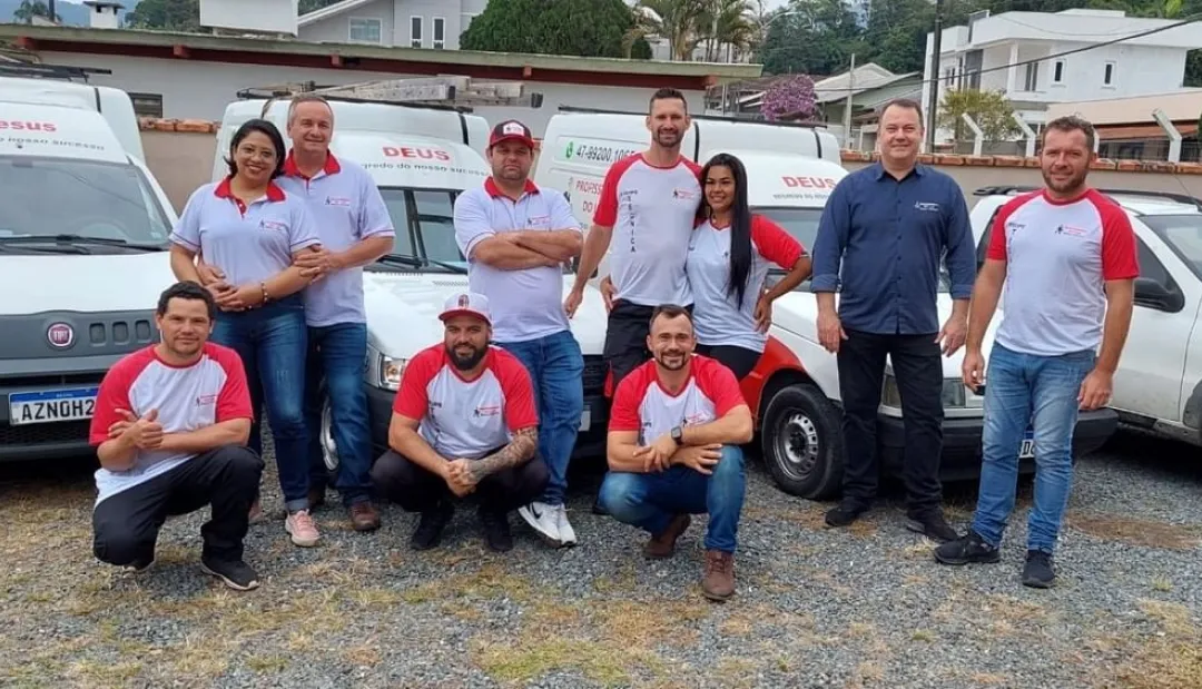 Grupo de funcionarios em grupo