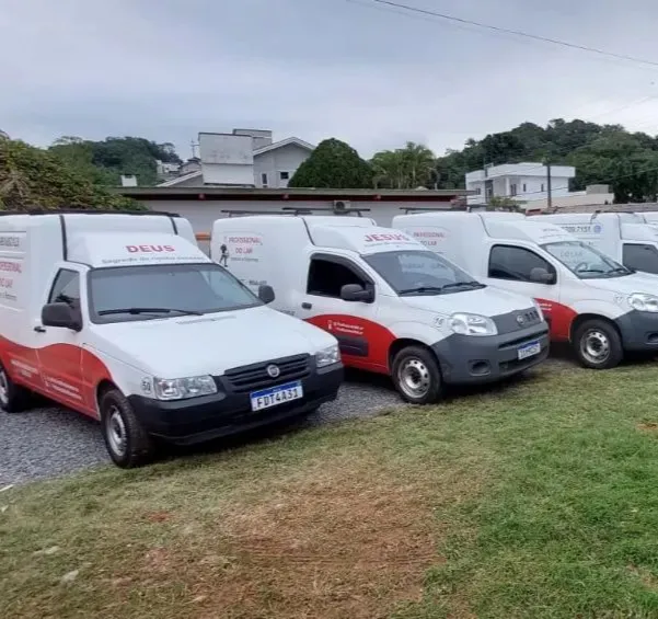 caminhões estacionados 