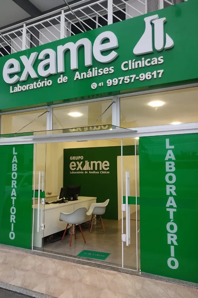 fachada de uma franquia de exame